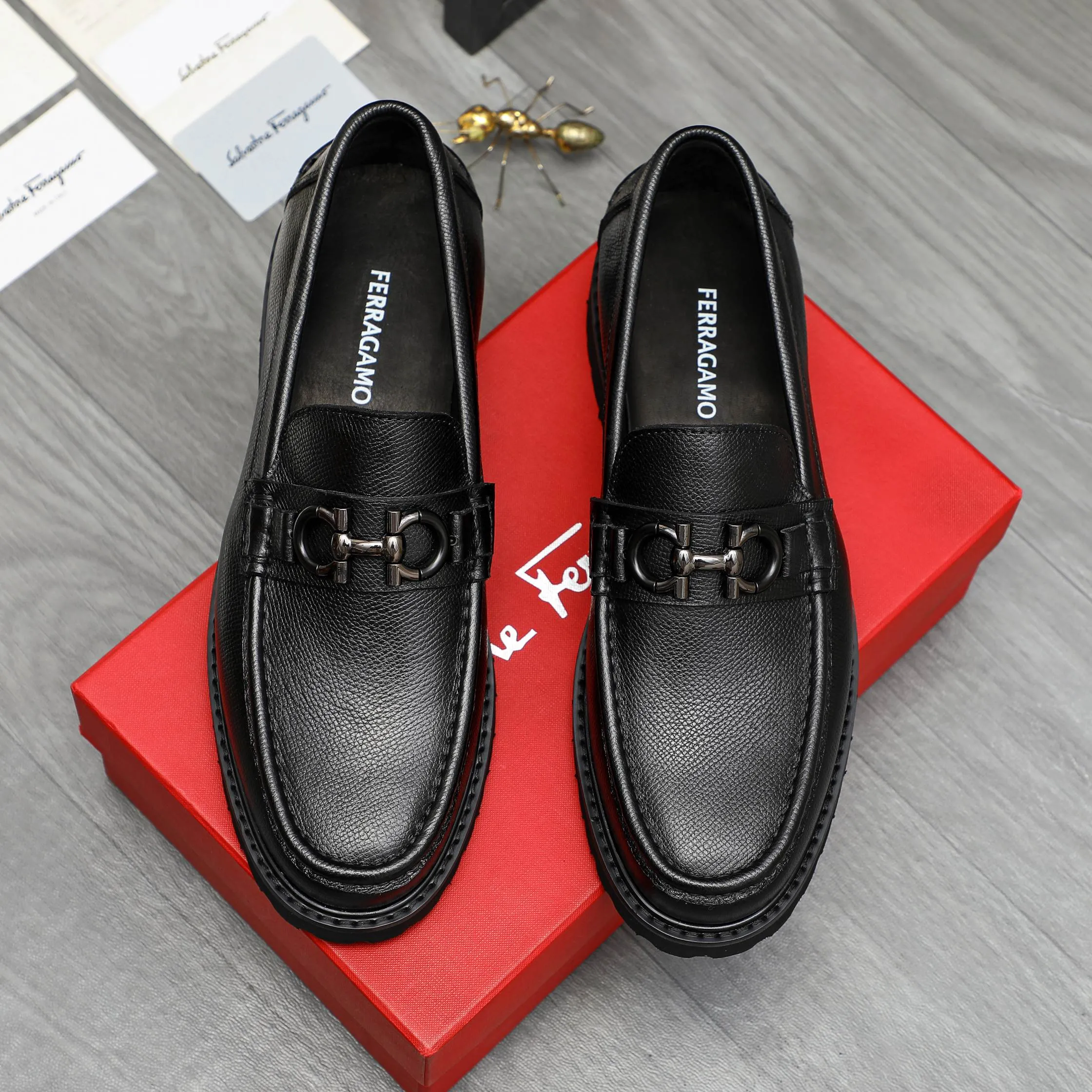 Men's shoes 💰442 Product trademark: Ferragamo "Ferragamo" business formal leather shoes Regular size: 38-46 (45.46 is custom-made and non-returnable) Product materials: Selected pebbled cowhide upper, cowhide lining, non-slip rubber outsole